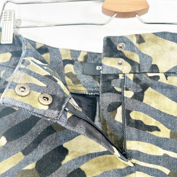 Express Womens Y2K Stretch Camo Velvet Animal Print Mini Skirt Size 3/4 Green - Picture 4 of 6